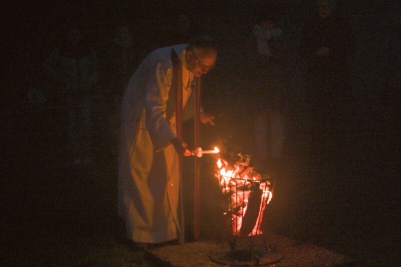 Entzündung des Feuers für die Osterkerze