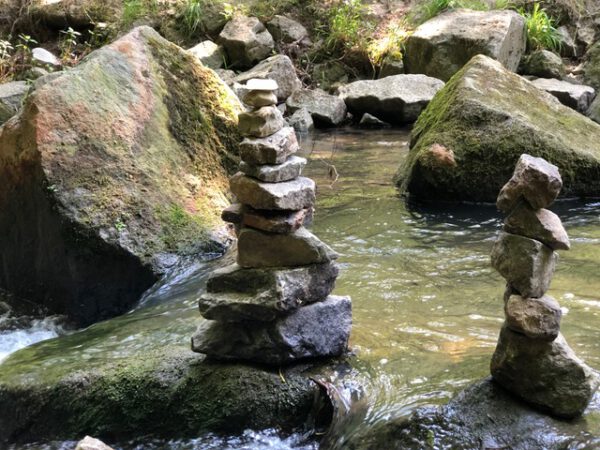Foto: Kruschke; Steine im Bach